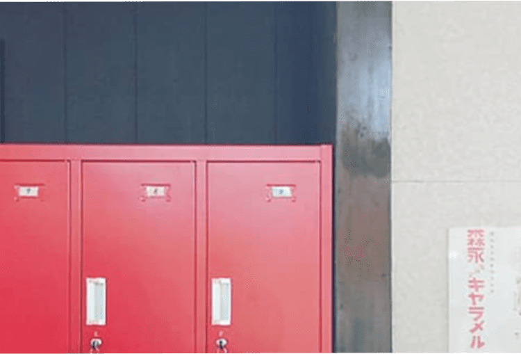 赤いロッカー